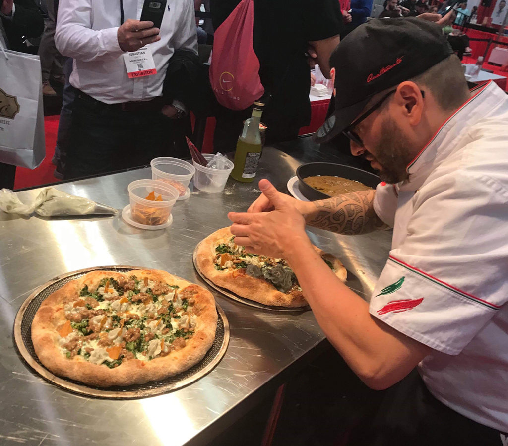 Federico-De-Silvestri-prepara-la-Pizza-Campione-del-mondo